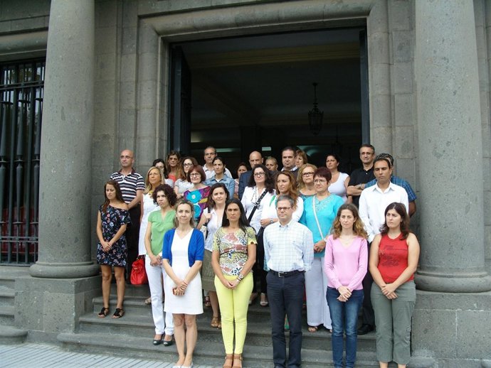 Minuto de silencio en la Puerta de la Delegación de Gobierno en Canarias