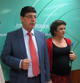 El vicepresidente y la directora general de Voluntariado, hoy ante los medios