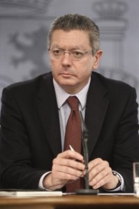 Gallardón, tras la querella a Silva, defiende que la Fiscalía actúa "siempre" de acuerdo con el principio de legalidad