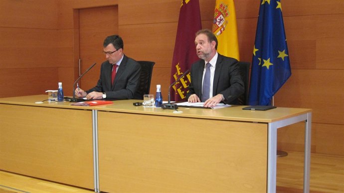 Sotoca en su última rueda de prensa como consejero junto a Ballesta