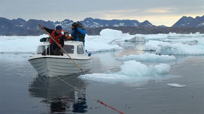 Travesía en barco entre glaciares