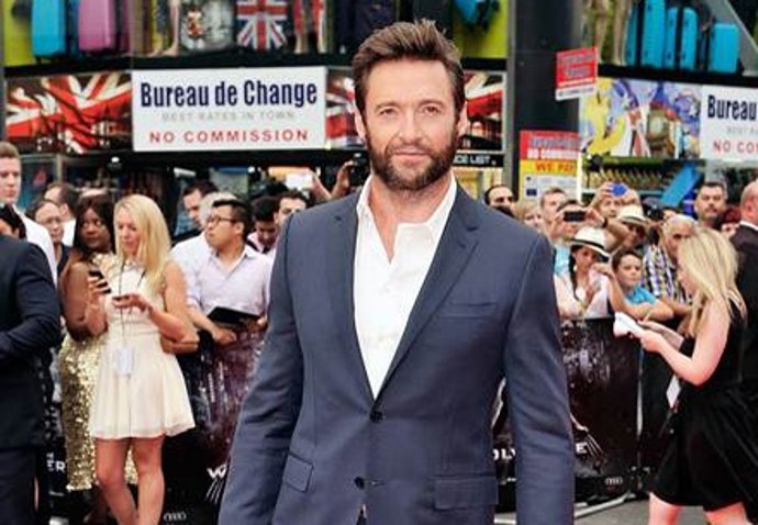 Hugh Jackman espectacular en Louis Vuitton