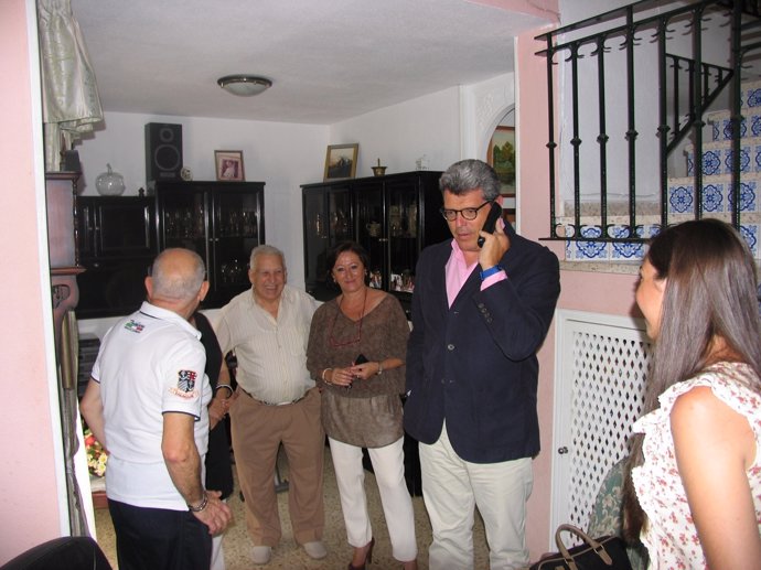 Llamada del servicio  'Ayuda a Domicilio' con Manuel Velasco Ayto. Mairena Alja 