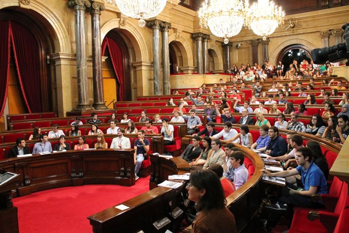 Pleno en el Parlament de jóvenes universitarios