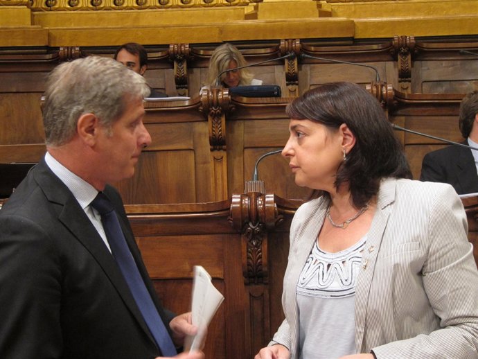 Alberto Fernández (PP) y  Sònia Recasens (CiU)