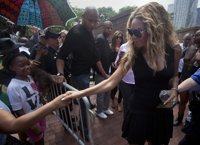 Ampliamos.- Beyonce: "No podemos permitir que el odio y el racismo dividan EEUU"