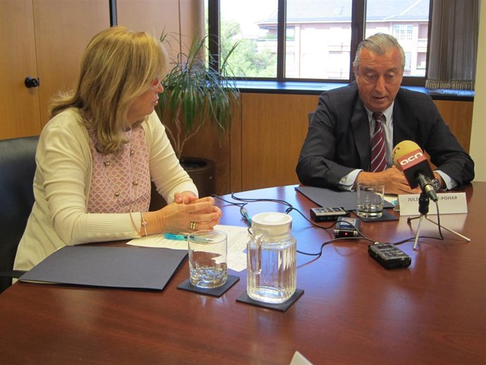 Irene Rigau y Julio Gómez-Pomar (presidente de Renfe-Operadora)