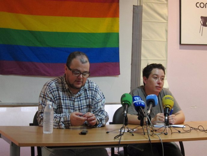 Representantes de XEGA, la Asociación de LGTB de Asturias