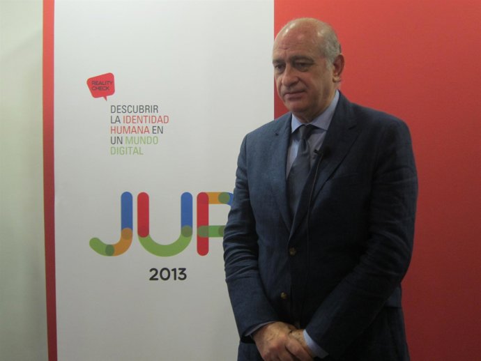 El  ministro del Interior en Barbastro