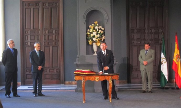 Toma de posesión del nuevo rector de la Universidad de Huelva