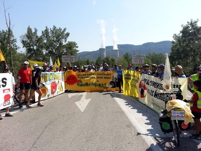 Protesta ante la Central de Cofrentes