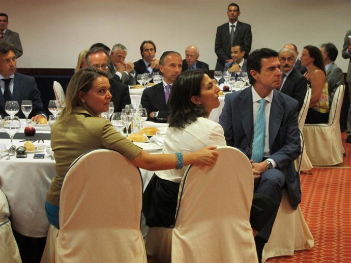 José Manuel Soria  y representantes empresariales y políticas de Baleares