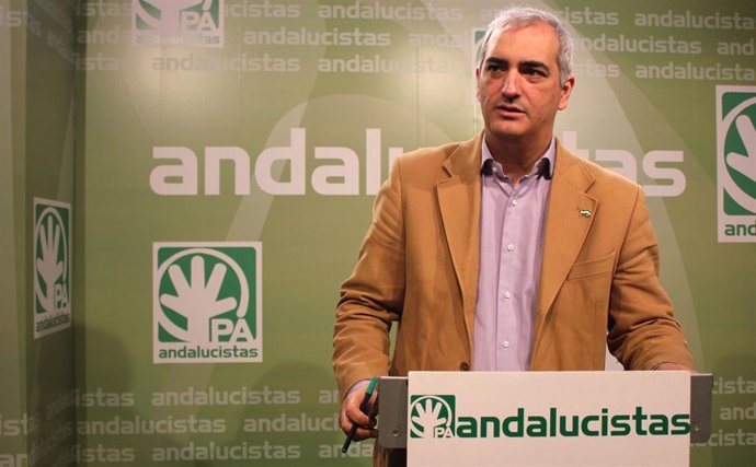 El secretario general del PA, Antonio Jesús Ruiz, en rueda de prensa