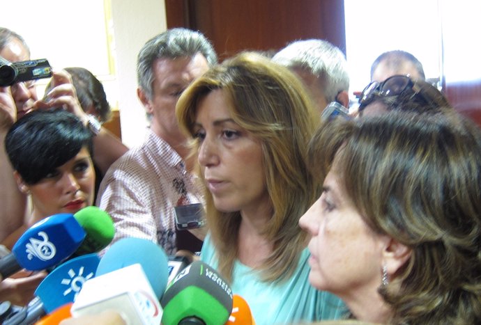 Susana Díaz (izq.), consejera de Presidencia e Igualdad