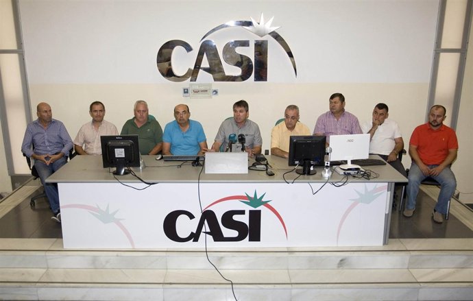 En el centro, el presidente de CASI, José María Andújar