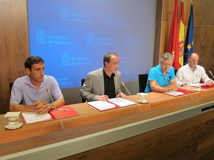 El consejero José Javier Esparza con organizaciones agrarias.