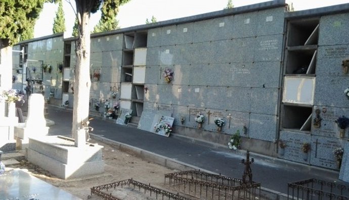 Nichos abiertos en cementerio Ciudad Real
