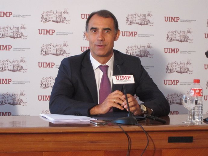 El director general del IMSERSO en la UIMP