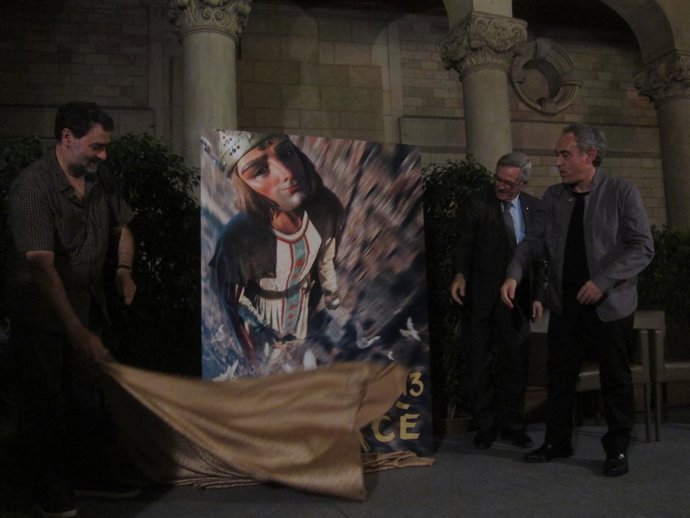 Joan Fontcuberta, Xavier Trias y Ferran Adrià, con el cartel de La Mercè