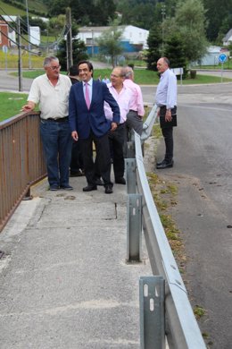 El alcalde en el puente de la Espina