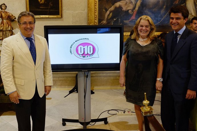 Zoido, Fley y Pérez en la presentación del nuevo servicio