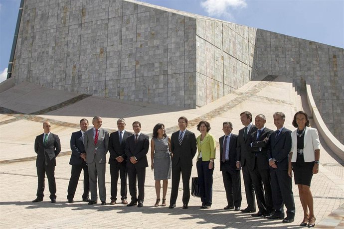 12,00 h.-     O titular da Xunta, Alberto Núñez Feijóo, acompañado pola director