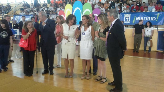 Botella durante su visita a San Blas-Canillejas