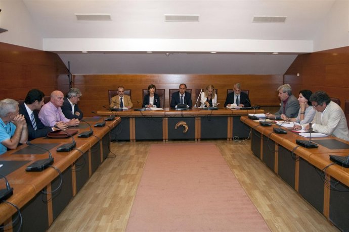Diego y Mazas presentan el proyecto de Ley de Cooperativas en el Parlamento
