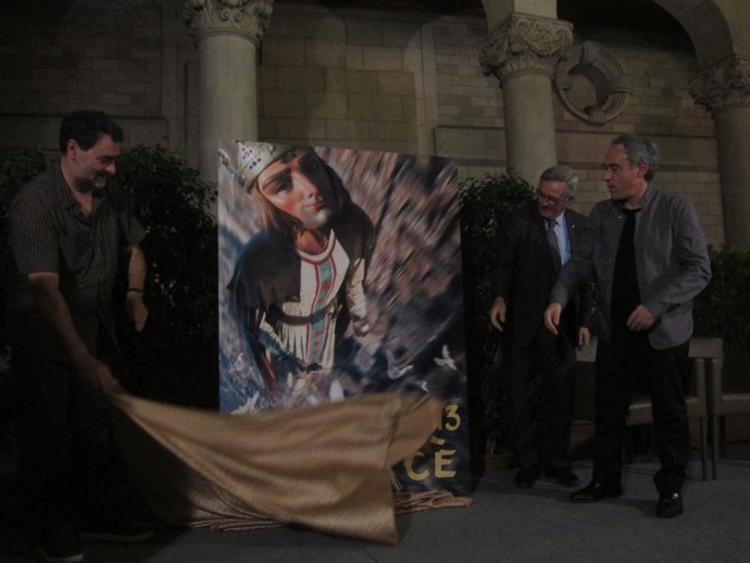 Joan Fontcuberta, Xavier Trias y Ferran Adrià, con el cartel de La Mercè
