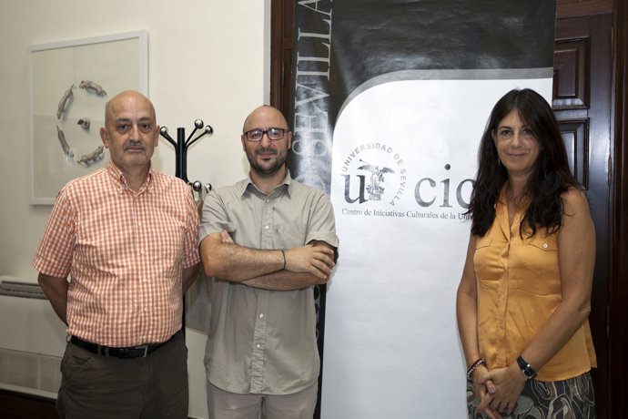 Joaquín Carmona gana el Certamen Literario US de poesía