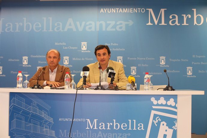 Carlos Rubio y Félix Romero en el Ayuntamiento de Marbella