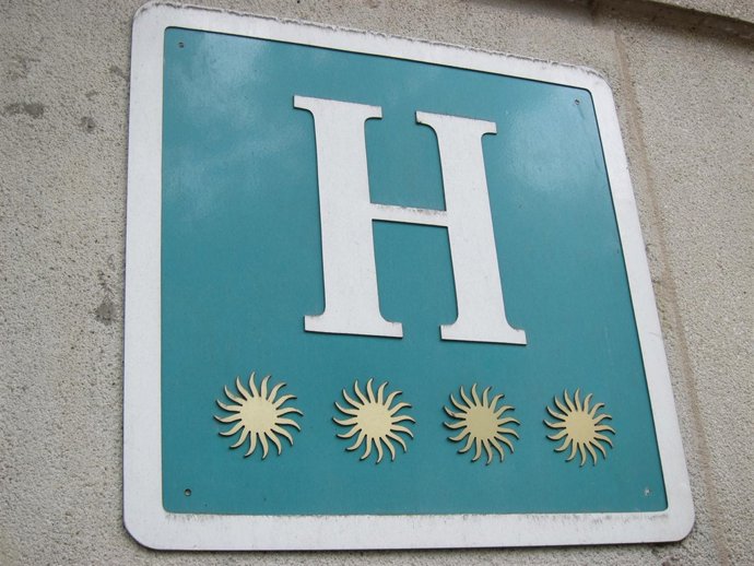 Rótulo de hotel de cuatro estrellas, turismo, alojamiento