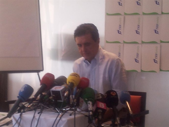 Jaume Matas en la rueda de prensa de la Colònia de  Sant Jordi