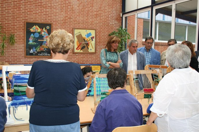 Díaz, con el alcalde de Mieres, Aníbal Vázquez, en el CAI de Cardeo.