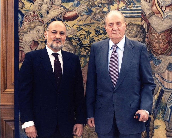 El presidente del TC, Francisco Pérez de los Cobos, con el Rey 