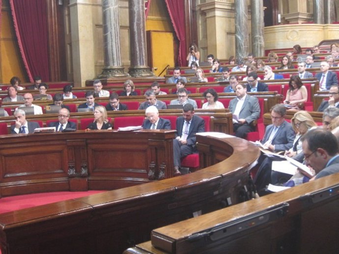 El Govern, en el pleno del Parlament