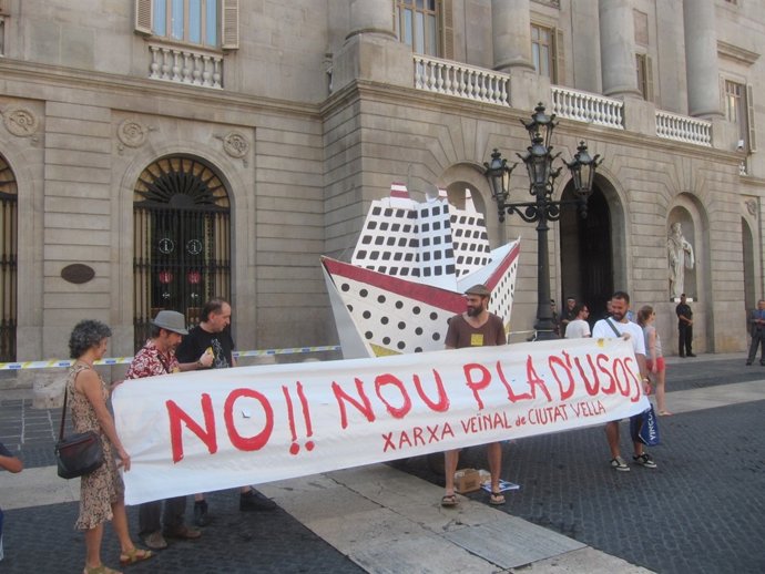 Concentración contra el Plan de Usos de Ciutat Vella