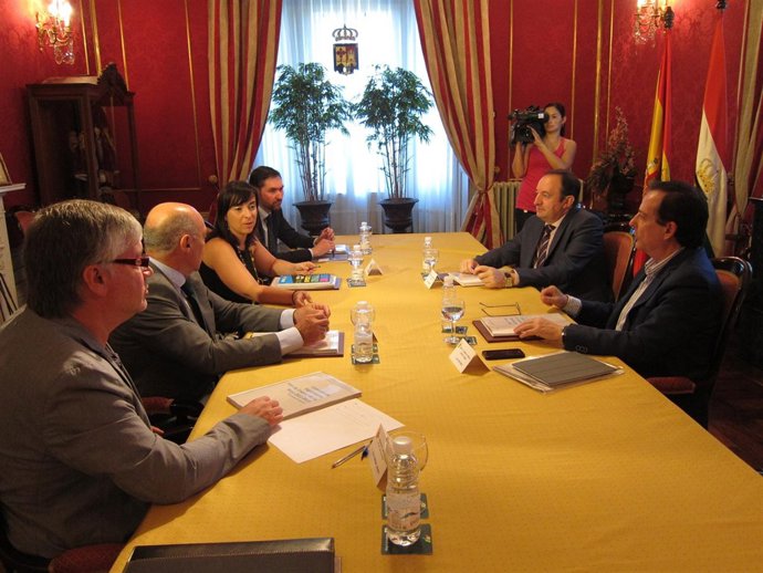 Imagen de la reunión de la COmisión de Seguimiento del Plan de Empleo