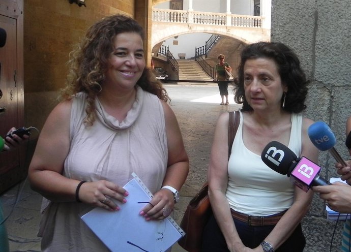 Pilar Costa y Fina Santiago en el TSJB