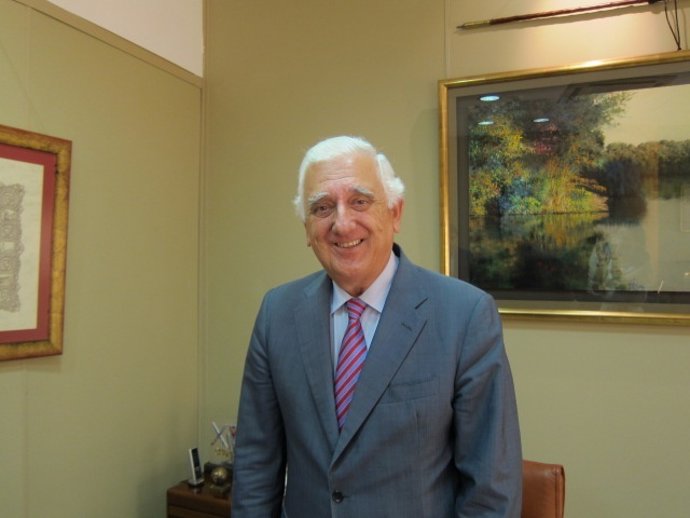 El presidente de la CEA, Santiago Herrero