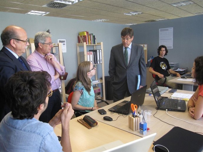 El consejero Arturo Aliaga durante su visita