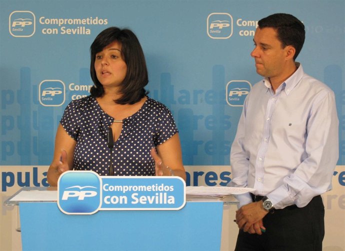 Los diputados provinciales del PP de Sevilla Virginia Pérez y Juan de la Rosa