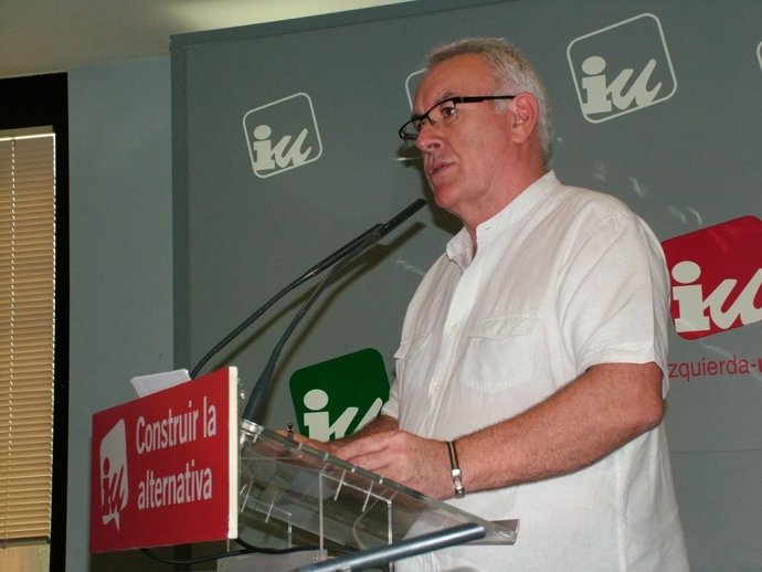 Cayo Lara en la sede de IU