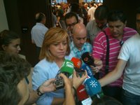 Valenciano felicita a la "gran presidenta" que va a gobernar Andalucía, a la que el PSOE apoya "sin fisuras"