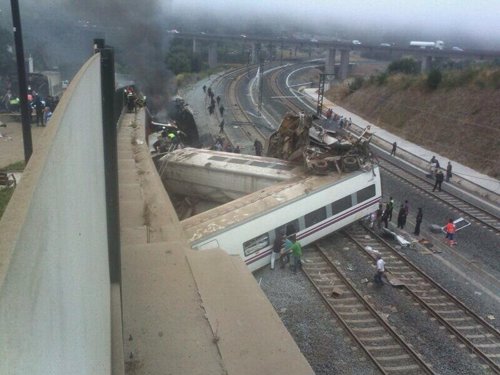 Descarrila un tren en Santiago de Compostela y causa al menos 9 muertos