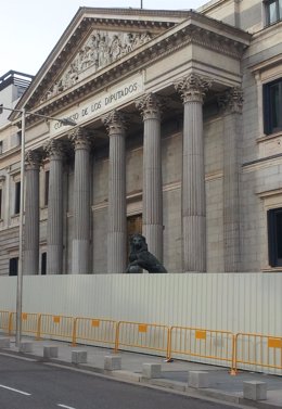 El Congreso, Vallado Por Las Obras