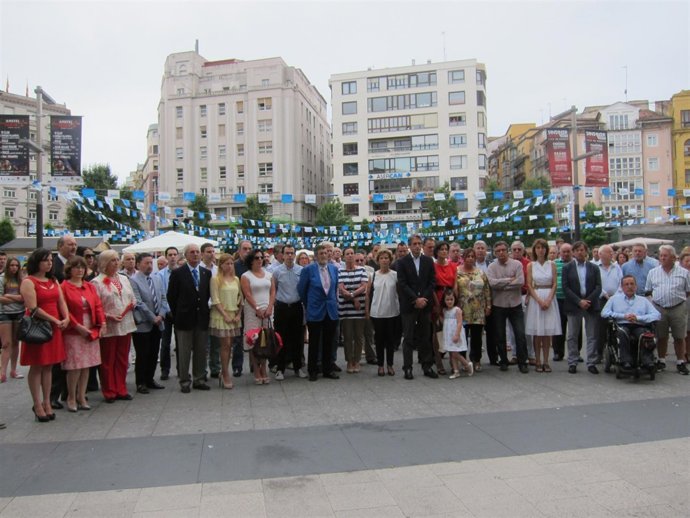 Concentración en Santander por el accidente ferroviario de Santiago