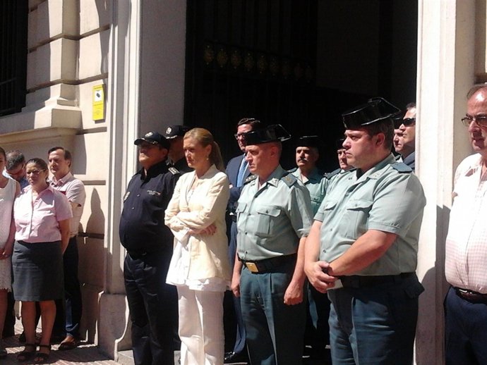 Cifuentes en el minuto de silencio