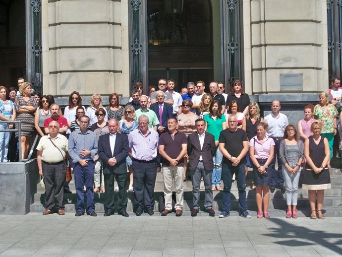 La DPZ se concentra en la puerta de la institución