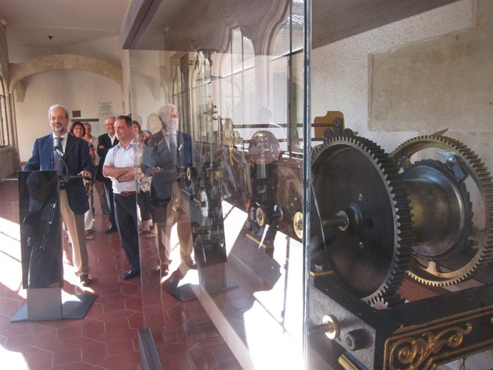 Presentación del reloj de la Universidad